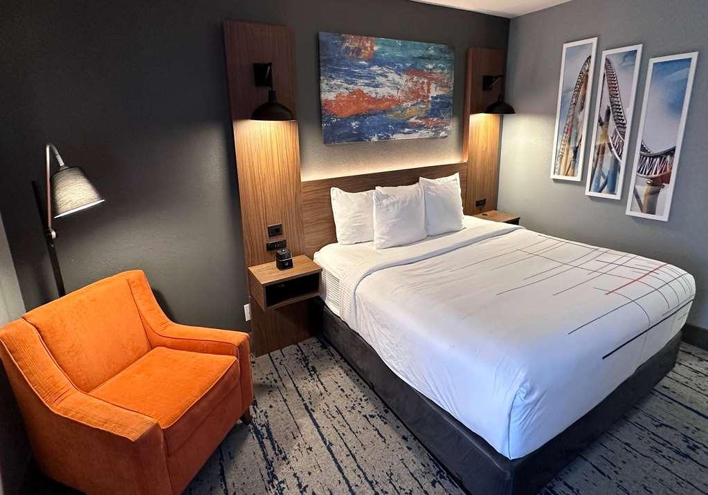 La Quinta By Wyndham Chicago Gurnee Hotel Room photo